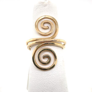 Swirl Ring in Yellow Gold