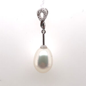 Freshwater Pearl Pendant with Diamonds in 18KWG