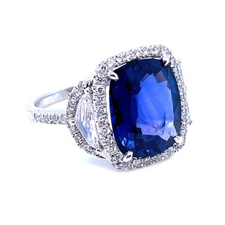 Sapphire Ring with Diamond Halo and Trapezoids in Platinum - Image 2